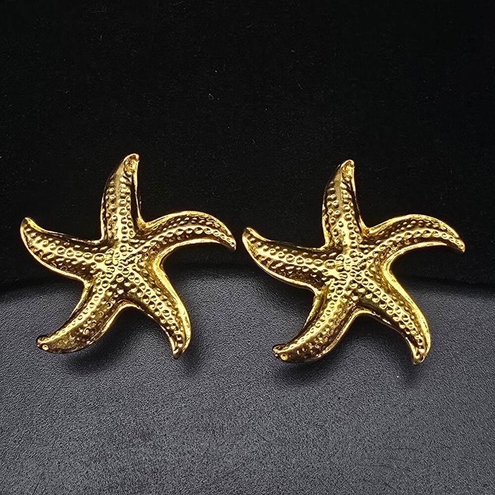 Gold Tone Star Fish Clip On Earrings Summer Beachy Vintage Costume Jewelry